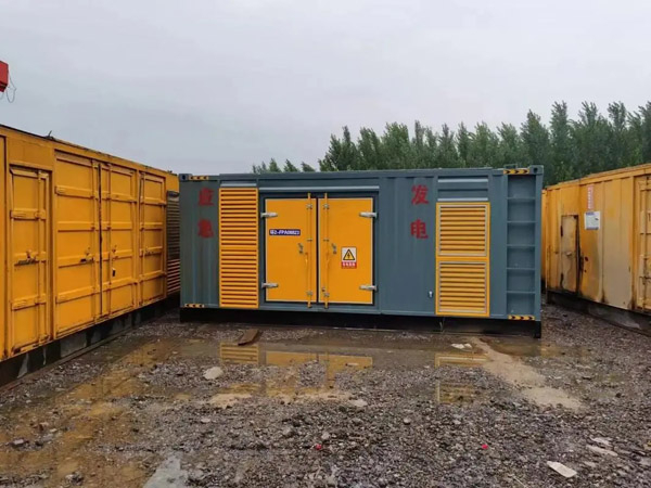 乌鲁木齐柴油发电机如何判断干式空气滤清器是否需要更换？