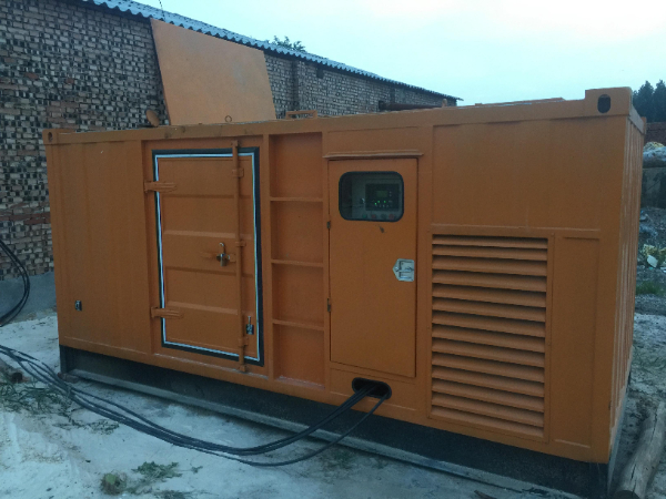 乌鲁木齐发电机组长期使用中，电缆线的敷设路径有哪些要求？