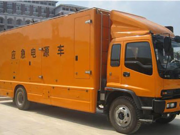 乌鲁木齐冬季柴油发电机启动前，如何检查燃油系统中的积水？